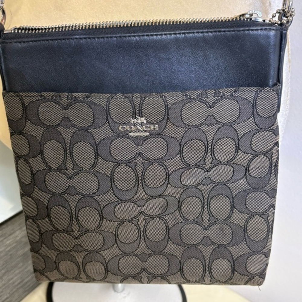 Coach Kitt Messenger Crossbody Bag Black & Signature Polished Pebble Leather
